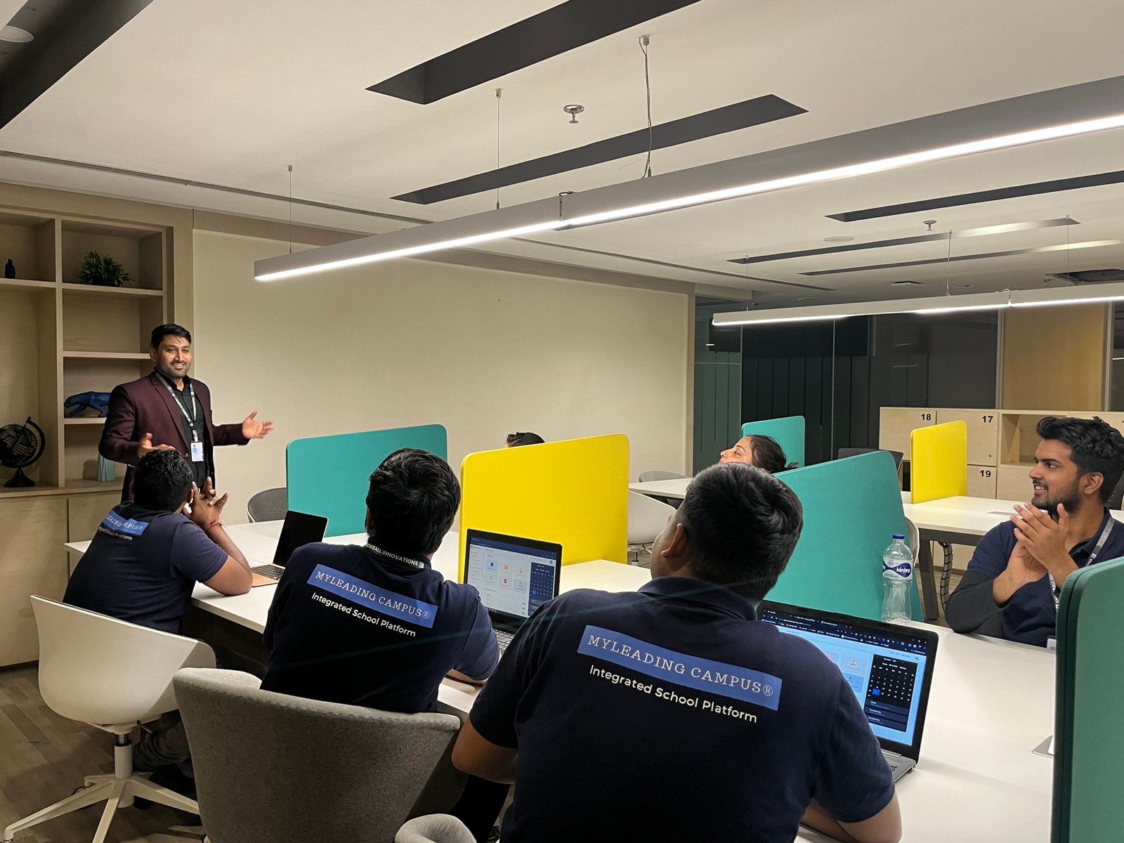Myleading Campus - Team Huddle